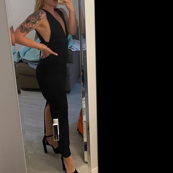 Style Rack Dresses & Skirts - Black v neck maxi dress